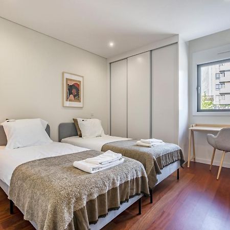 Nomads Lux - 2Bdr & Parking Flores Square Oporto Exteriör bild