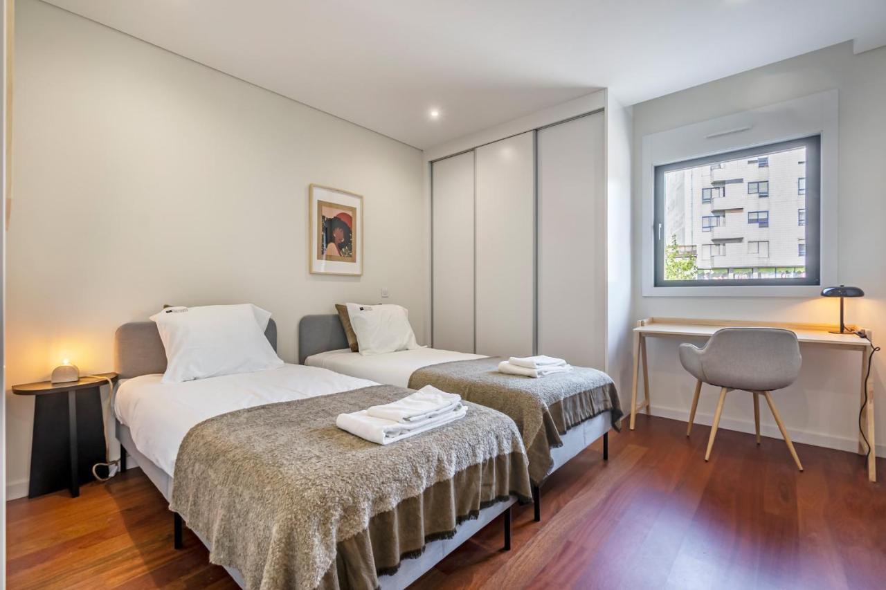 Nomads Lux - 2Bdr & Parking Flores Square Oporto Exteriör bild
