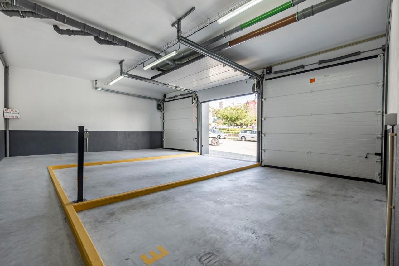 Nomads Lux - 2Bdr & Parking Flores Square Oporto Exteriör bild
