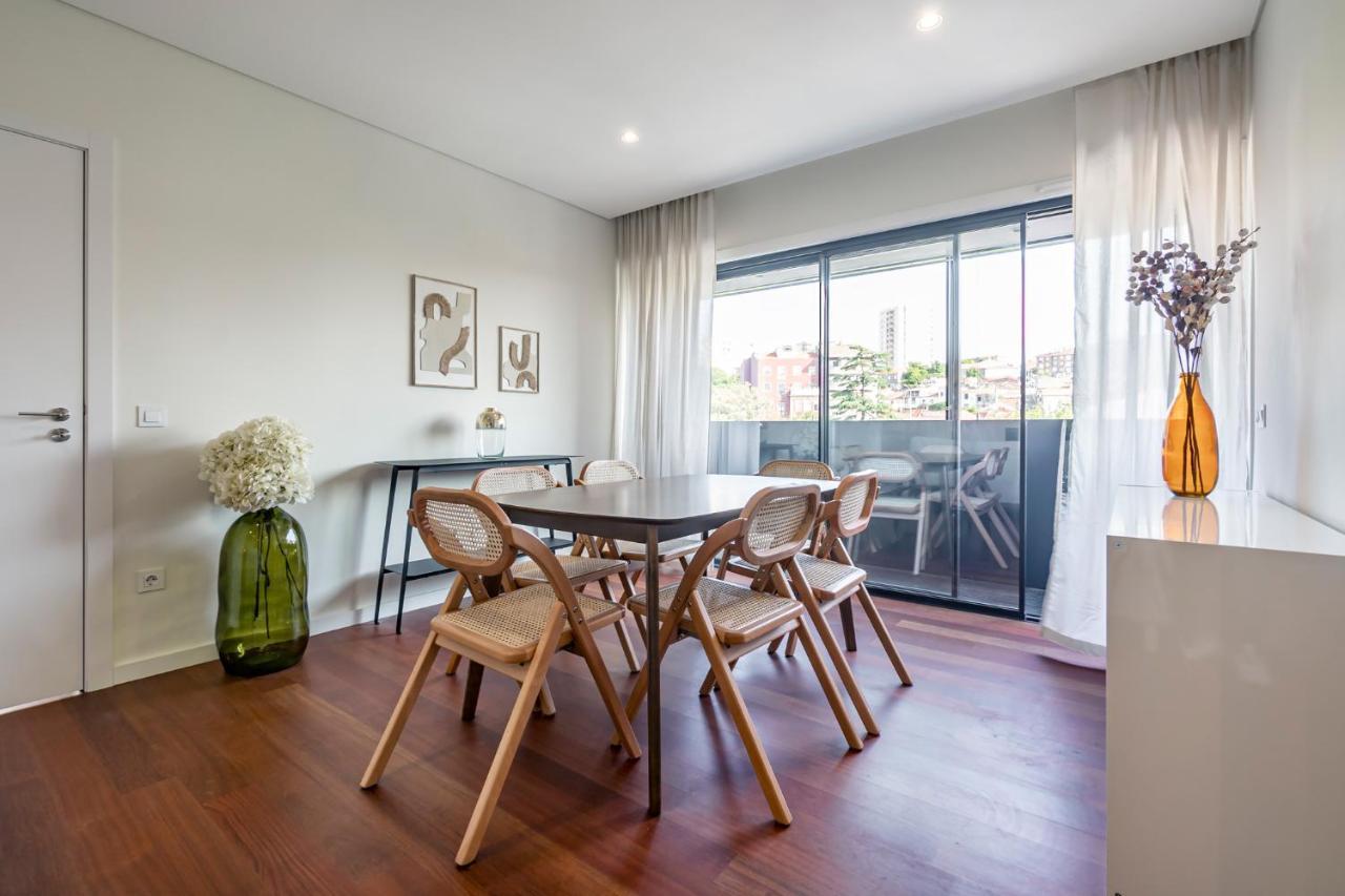 Nomads Lux - 2Bdr & Parking Flores Square Oporto Exteriör bild