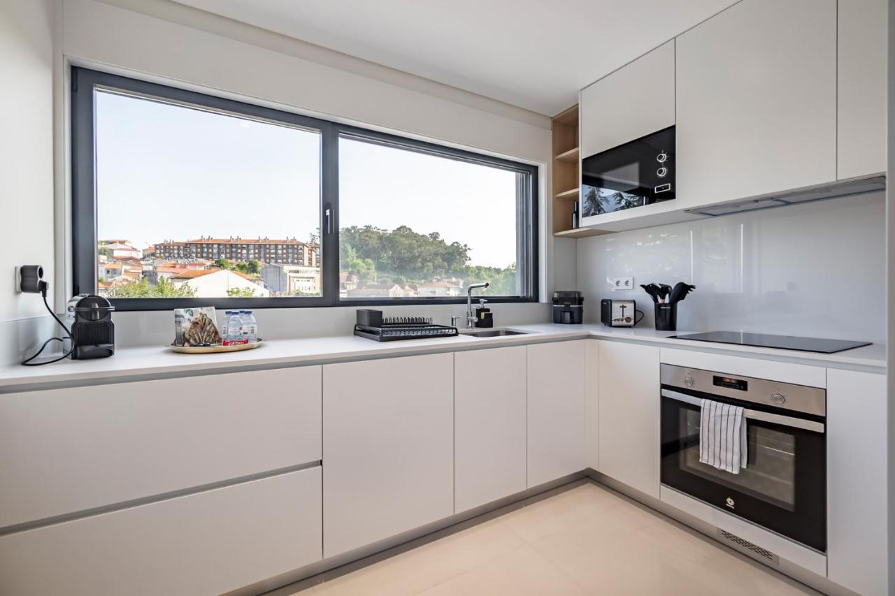 Nomads Lux - 2Bdr & Parking Flores Square Oporto Exteriör bild